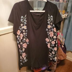 Torrid Floral Short Sleeve Top. Size 1x